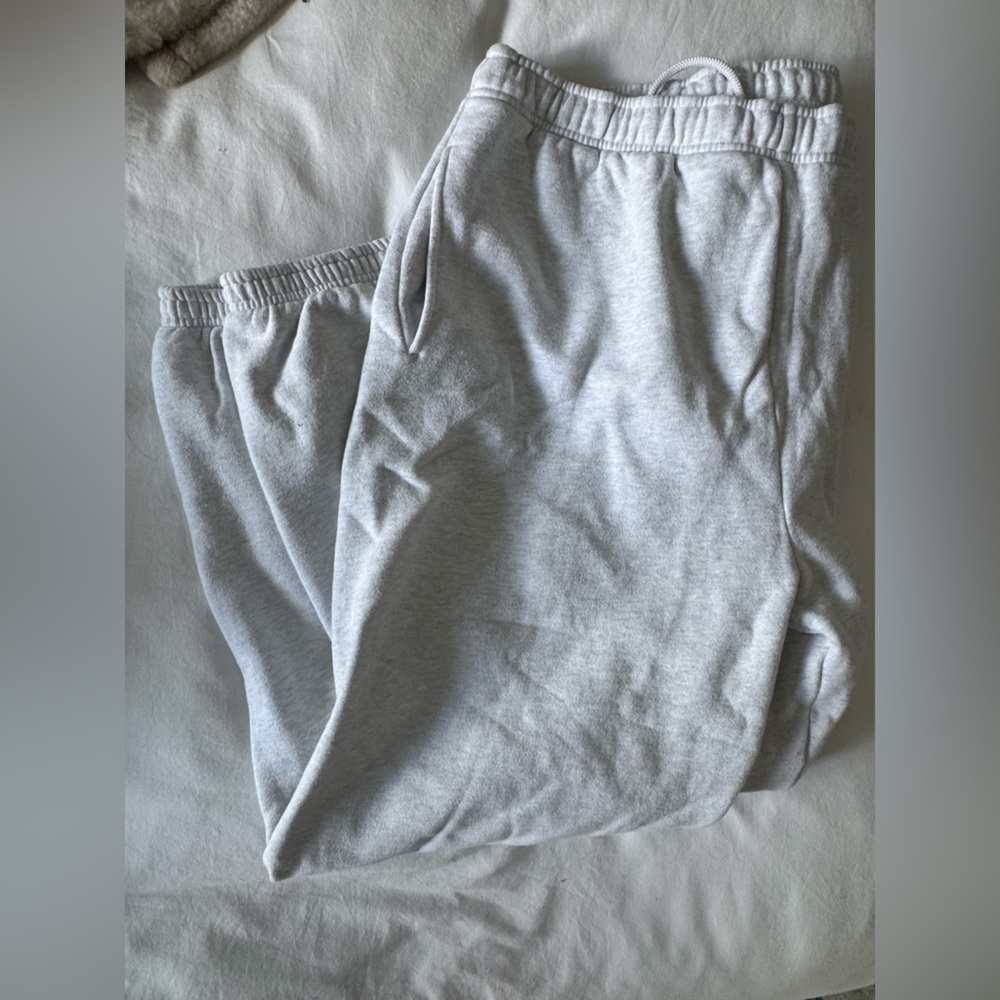 Aritzia Mega Fit Sweatfleece Sweatpants in Light Gray XL